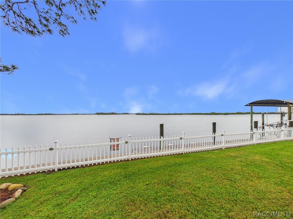 12018 W Bayshore Drive, Crystal River, FL 34429