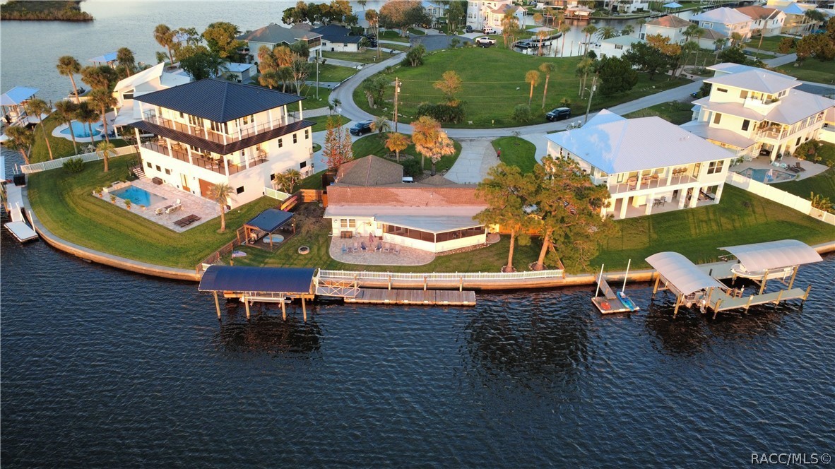 12018 W Bayshore Drive, Crystal River, FL 34429
