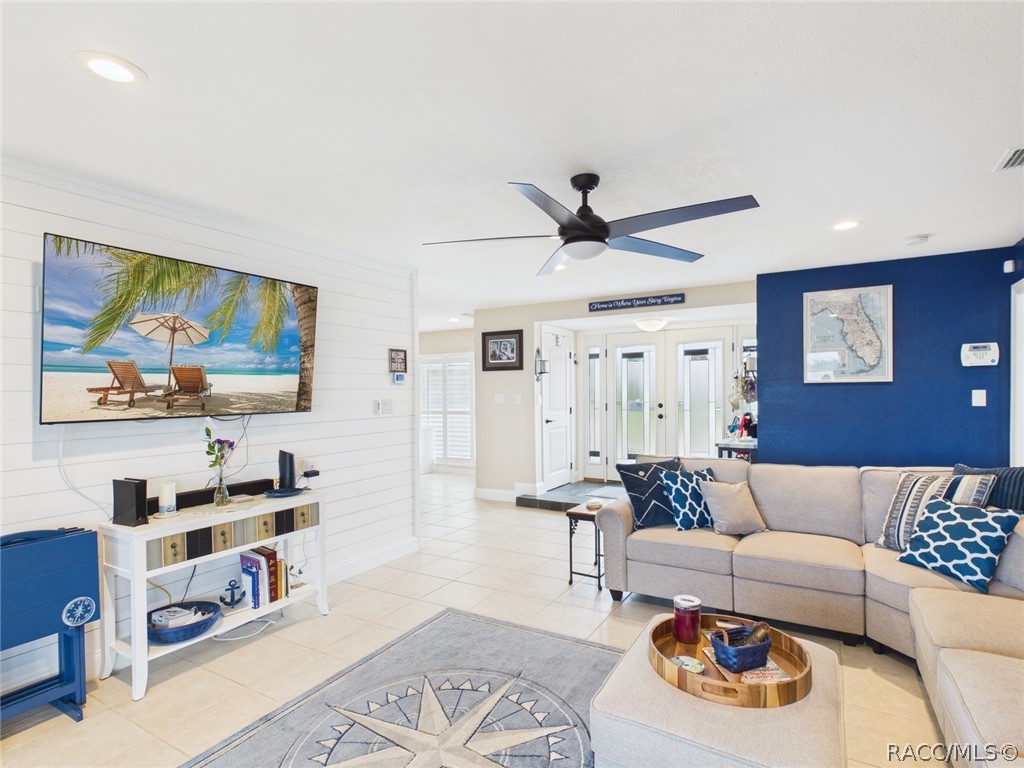 12018 W Bayshore Drive, Crystal River, FL 34429