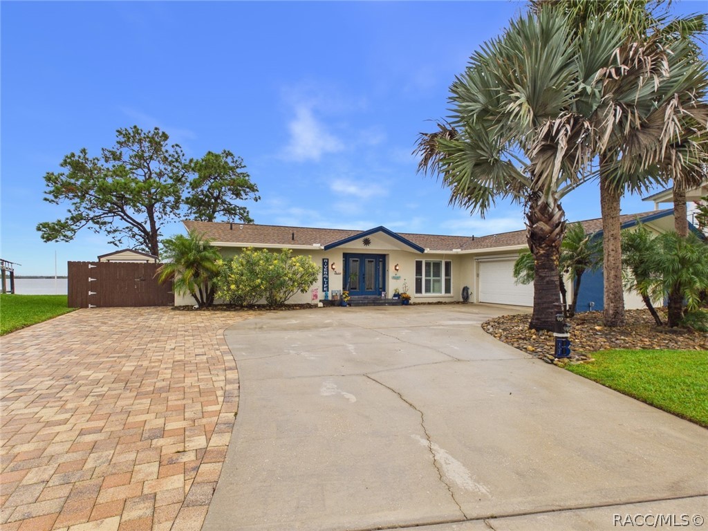 12018 W Bayshore Drive, Crystal River, FL 34429