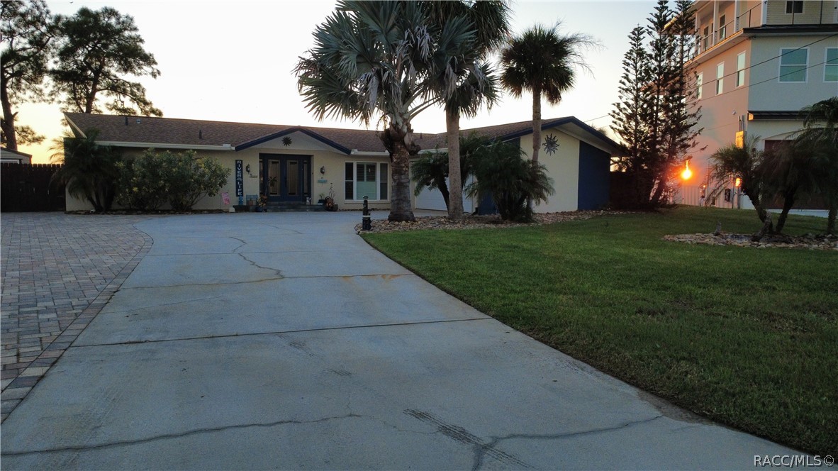 12018 W Bayshore Drive, Crystal River, FL 34429