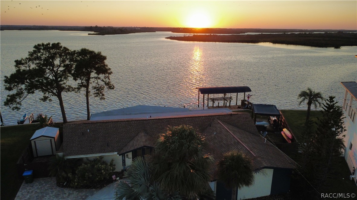 12018 W Bayshore Drive, Crystal River, FL 34429