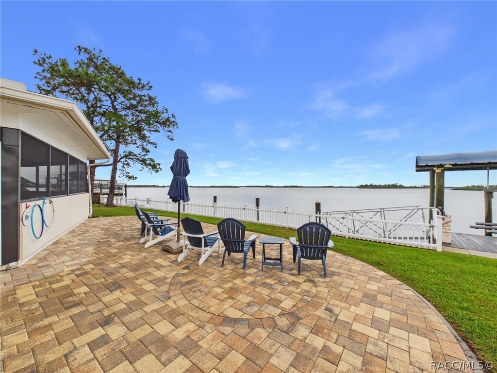 12018 W Bayshore Drive, Crystal River, FL 34429