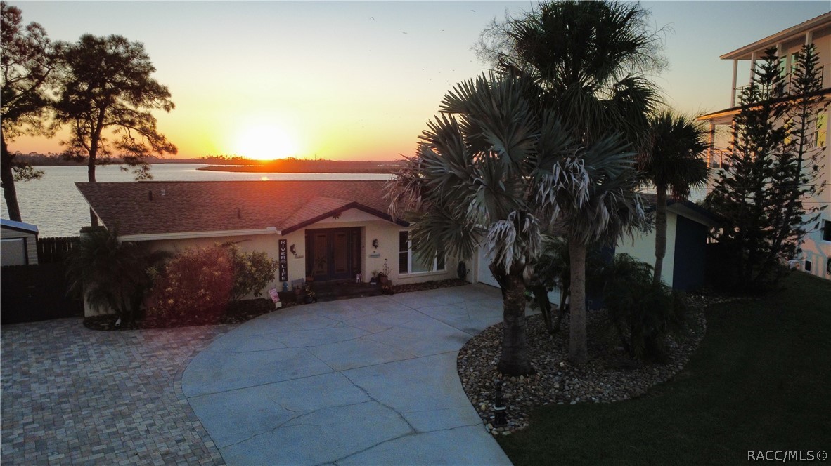 12018 W Bayshore Drive, Crystal River, FL 34429