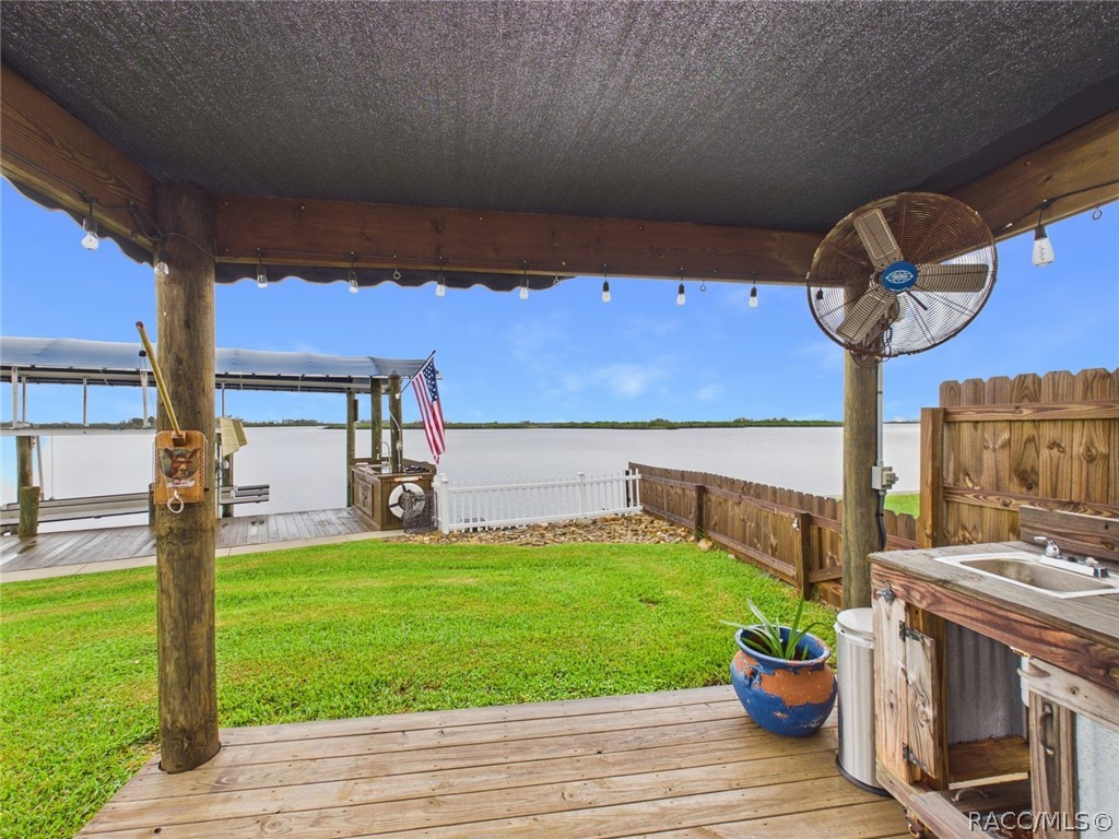 12018 W Bayshore Drive, Crystal River, FL 34429