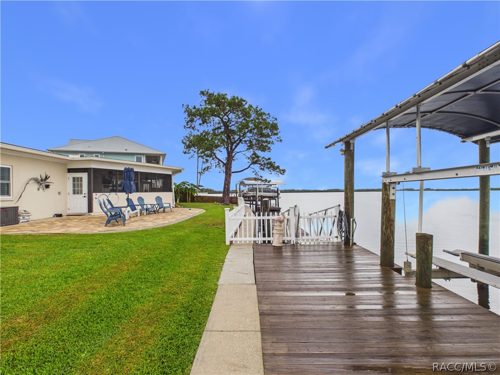 12018 W Bayshore Drive, Crystal River, FL 34429