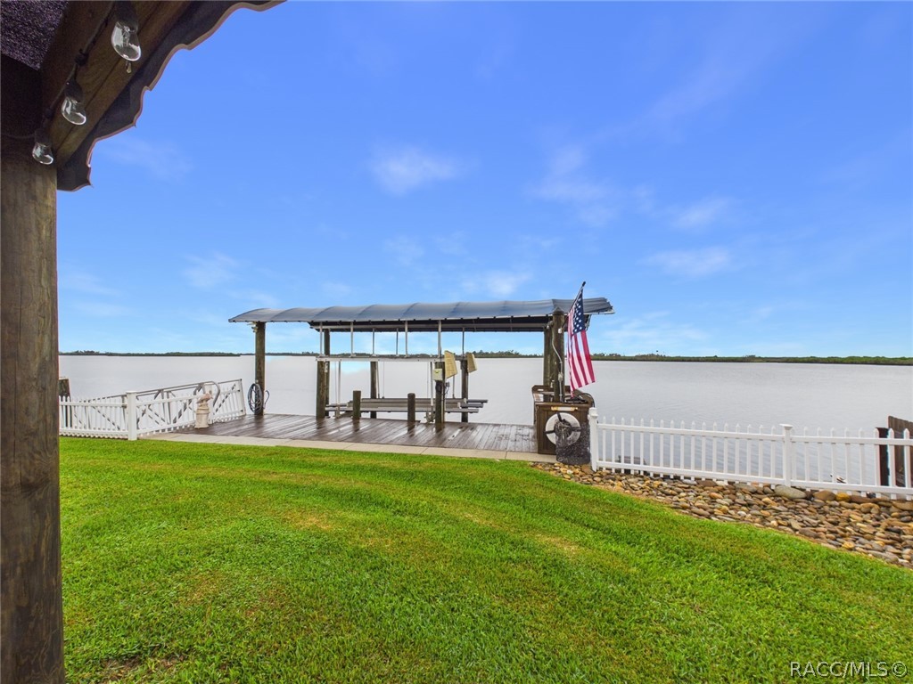 12018 W Bayshore Drive, Crystal River, FL 34429