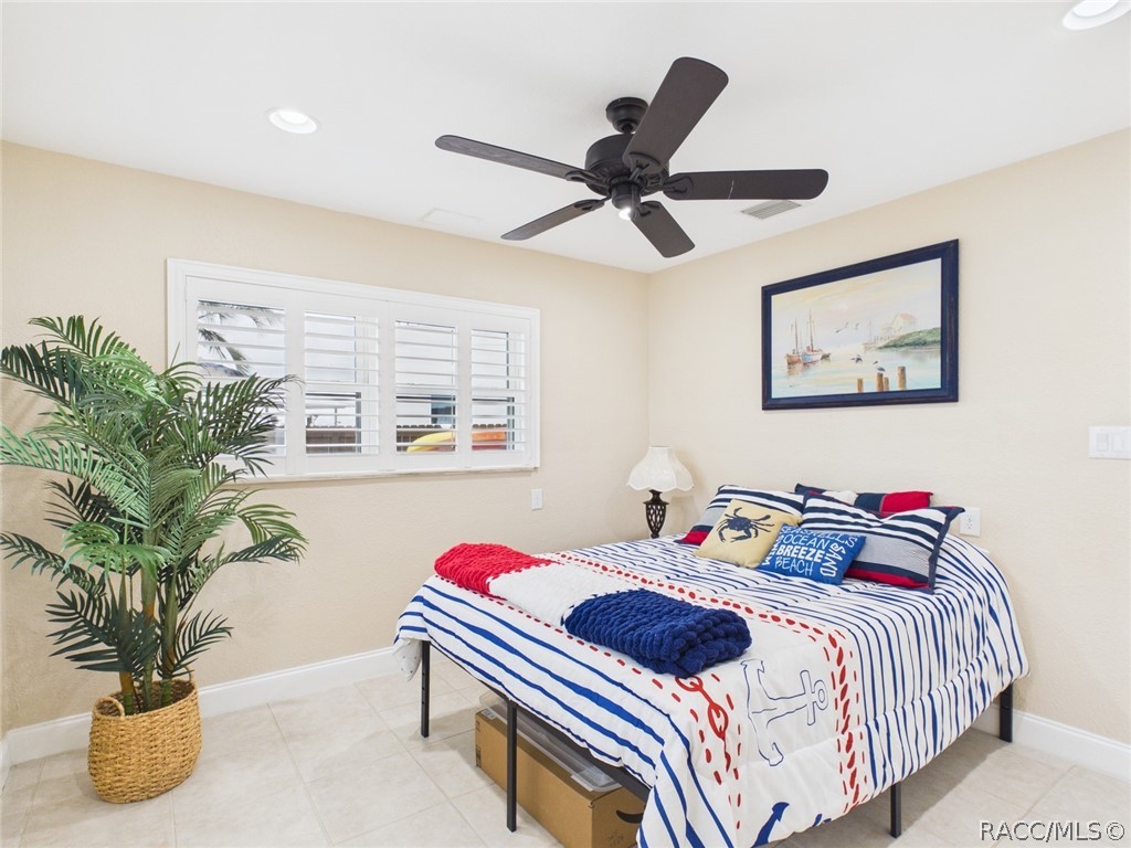 12018 W Bayshore Drive, Crystal River, FL 34429