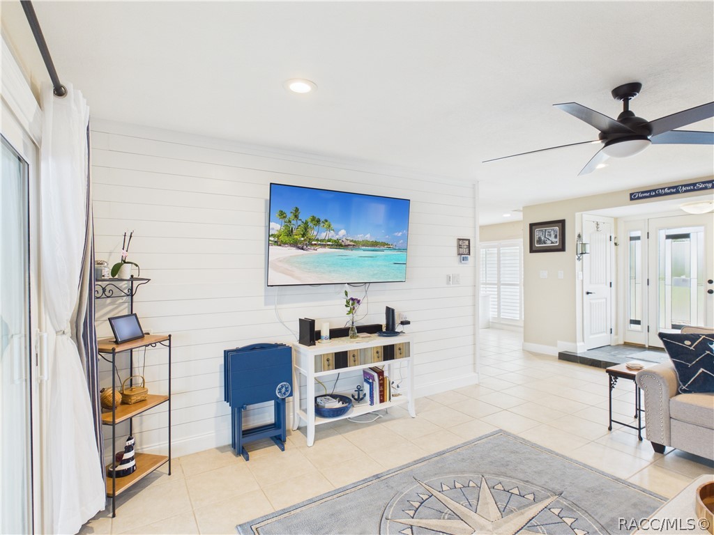 12018 W Bayshore Drive, Crystal River, FL 34429