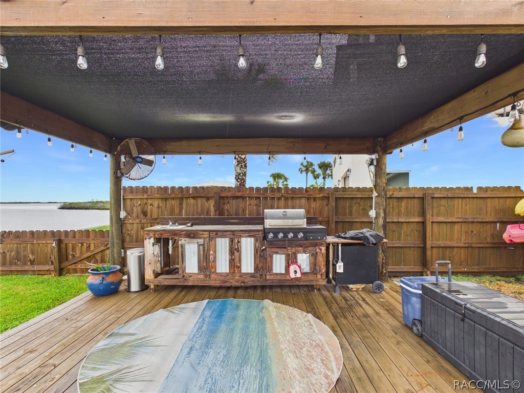 12018 W Bayshore Drive, Crystal River, FL 34429