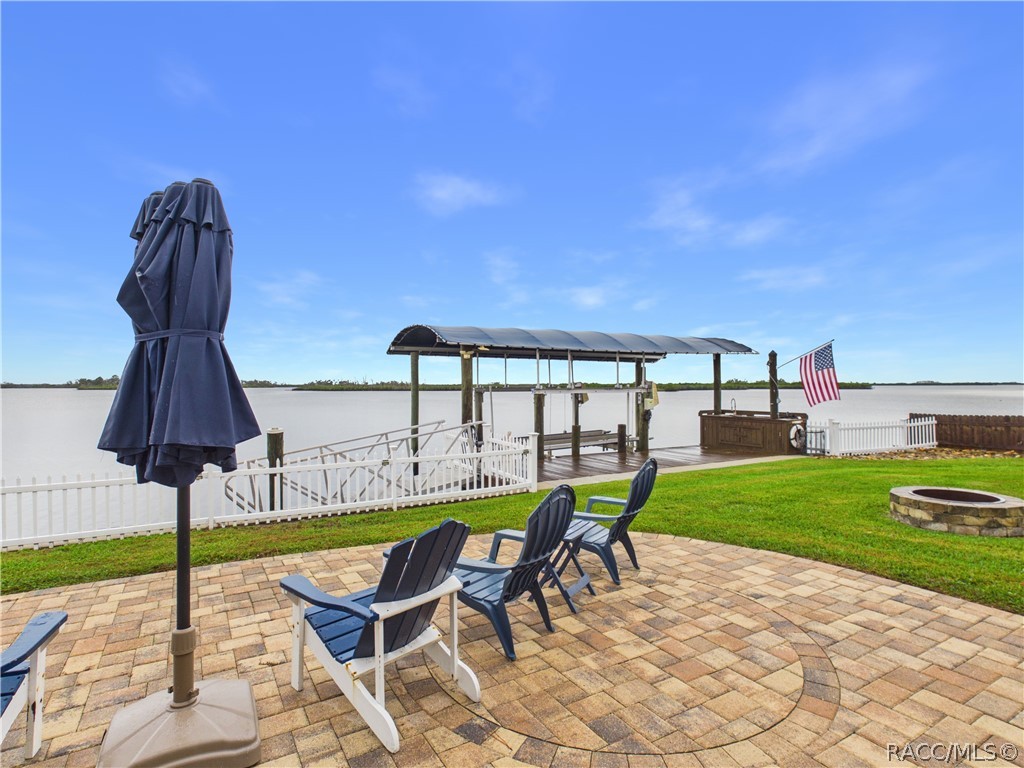 12018 W Bayshore Drive, Crystal River, FL 34429