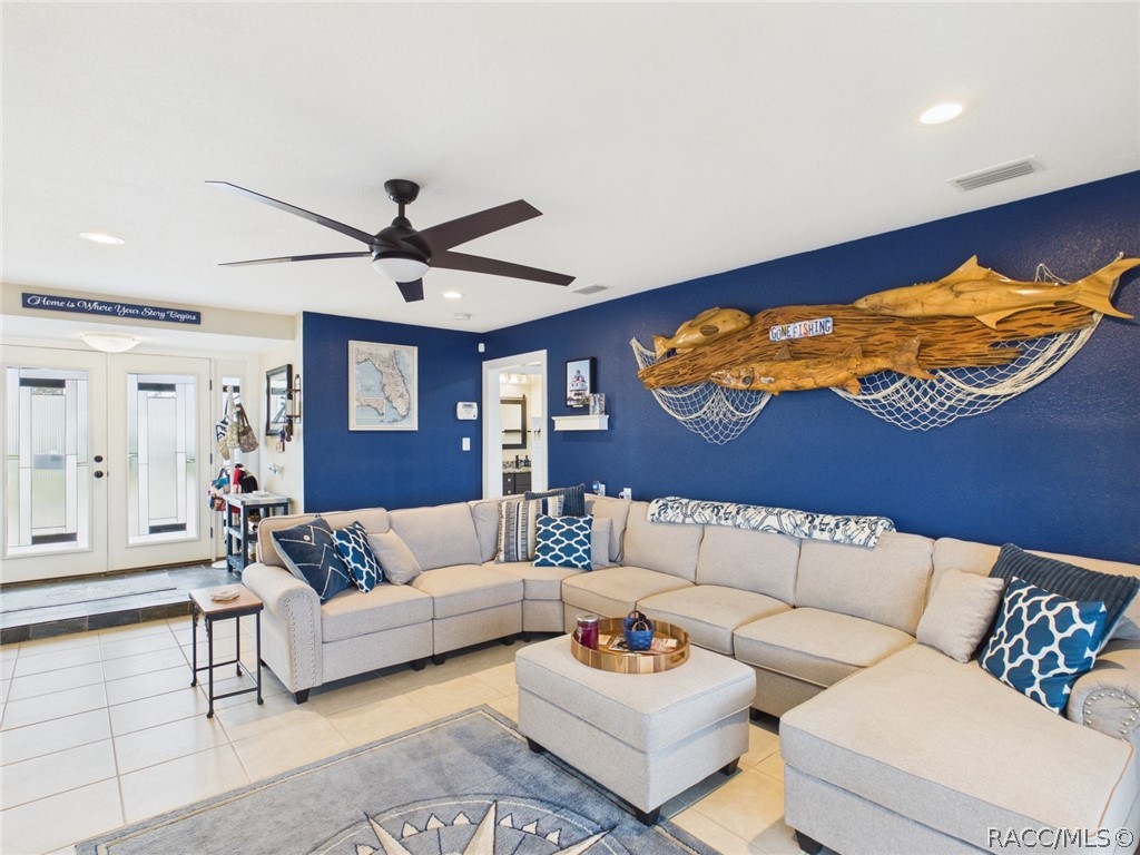 12018 W Bayshore Drive, Crystal River, FL 34429