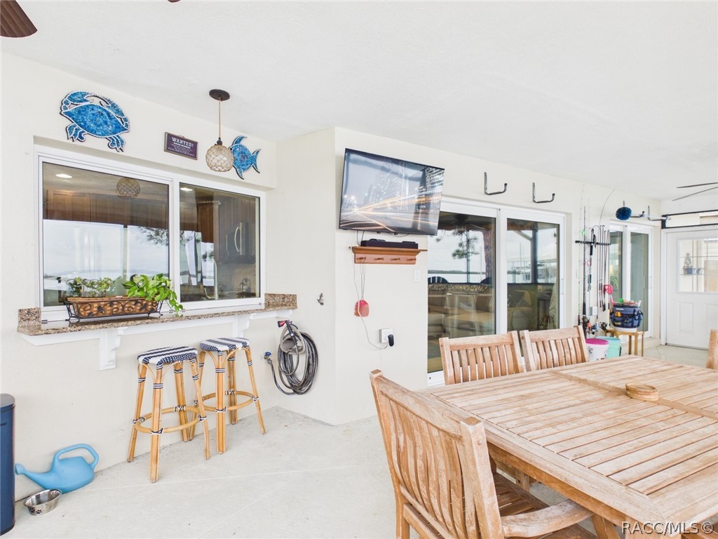 12018 W Bayshore Drive, Crystal River, FL 34429