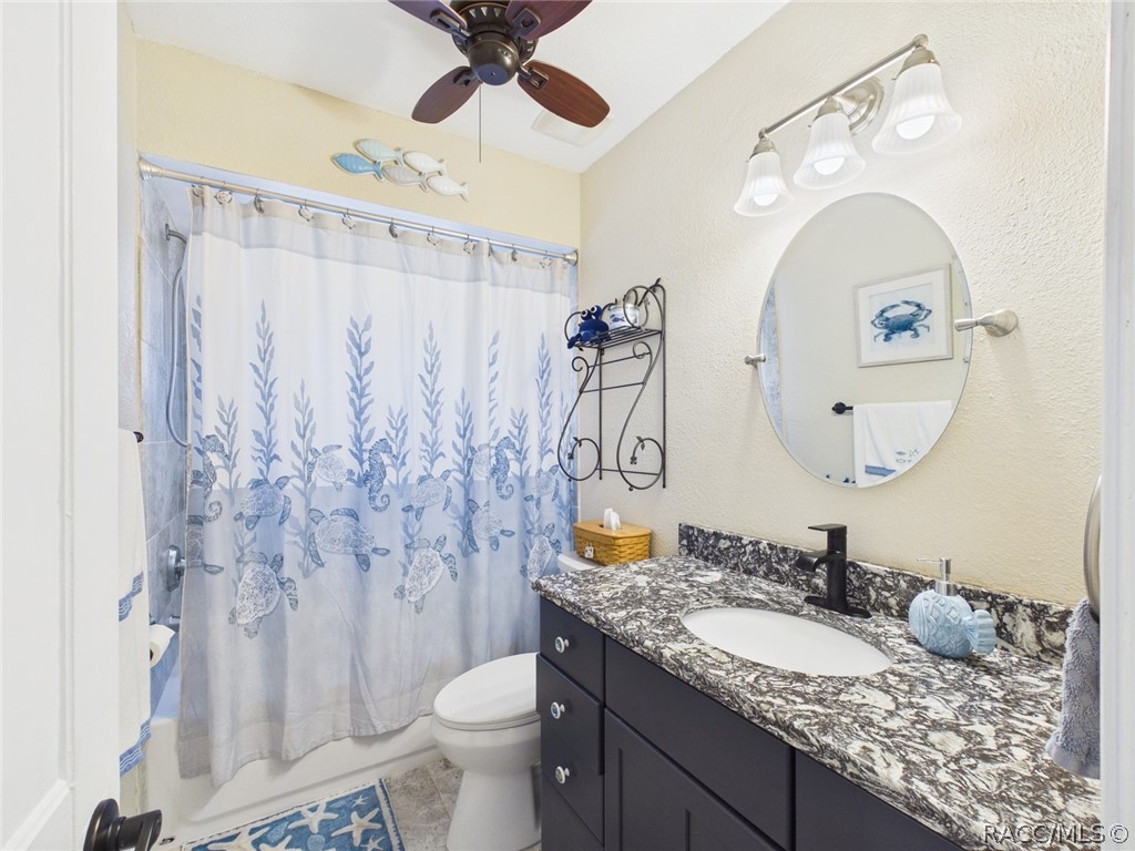 12018 W Bayshore Drive, Crystal River, FL 34429