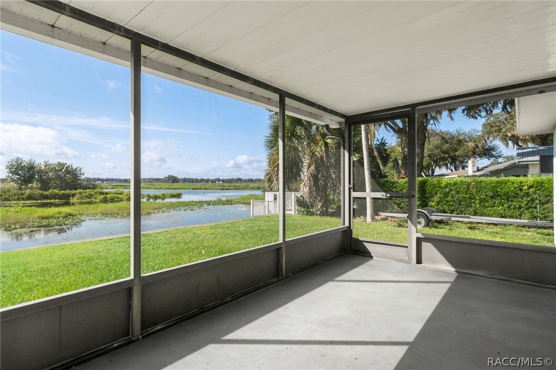 9122 E Point O Woods Drive, Inverness, FL 34453