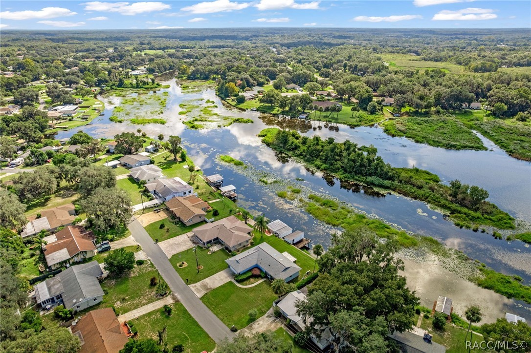 9122 E Point O Woods Drive, Inverness, FL 34453