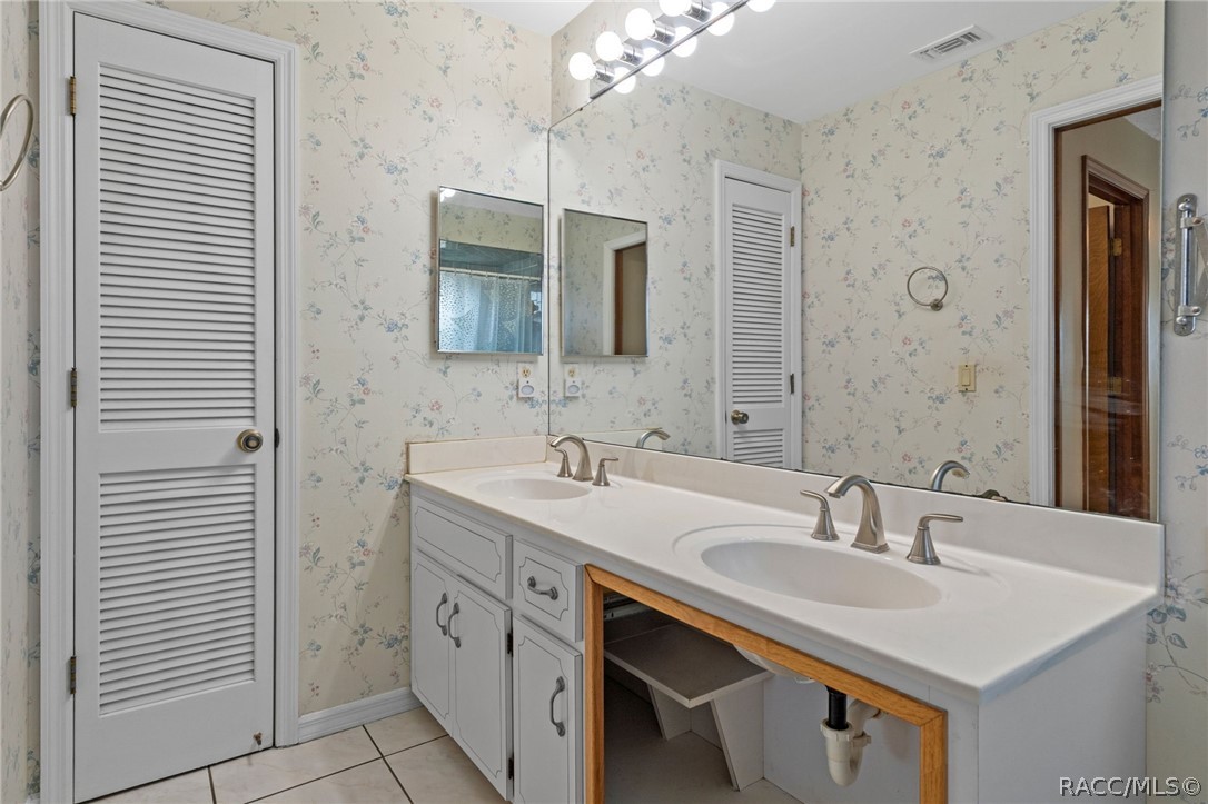9122 E Point O Woods Drive, Inverness, FL 34453