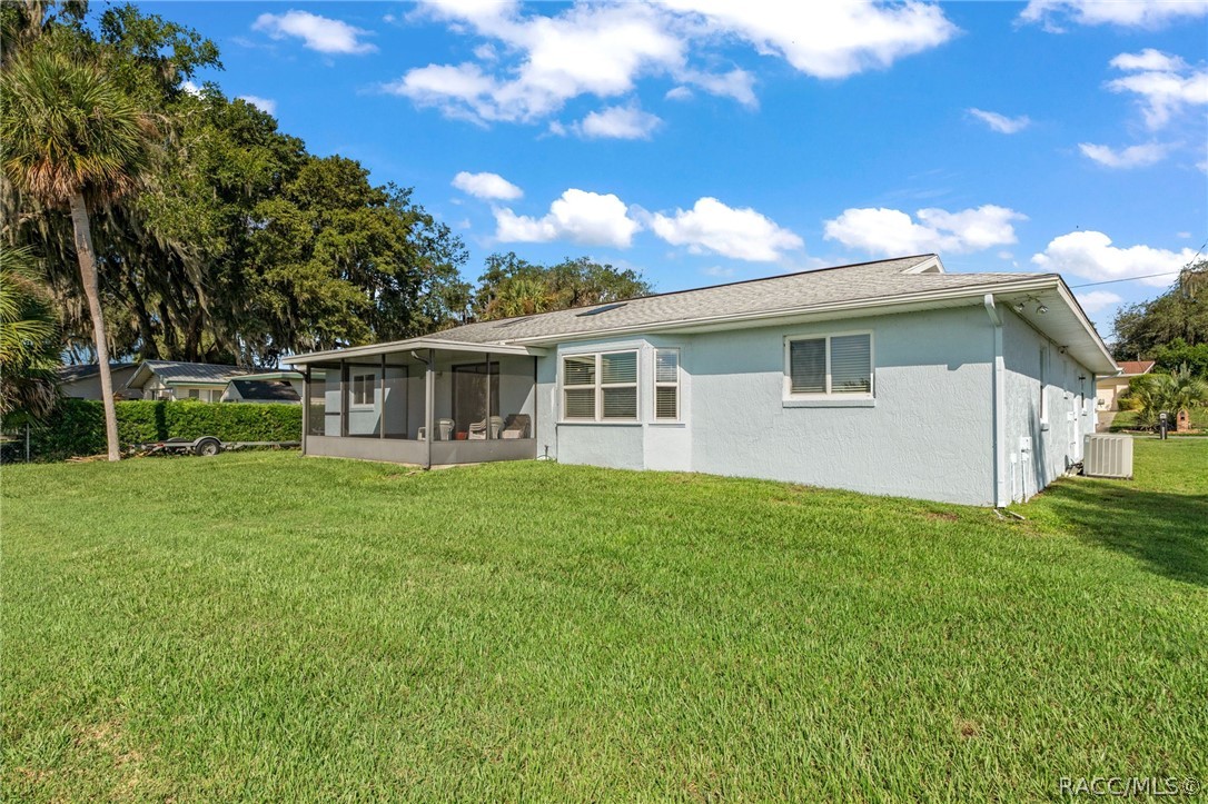 9122 E Point O Woods Drive, Inverness, FL 34453