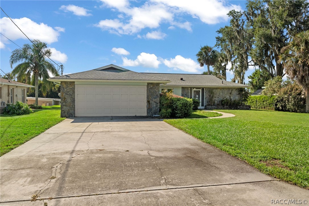 9122 E Point O Woods Drive, Inverness, FL 34453