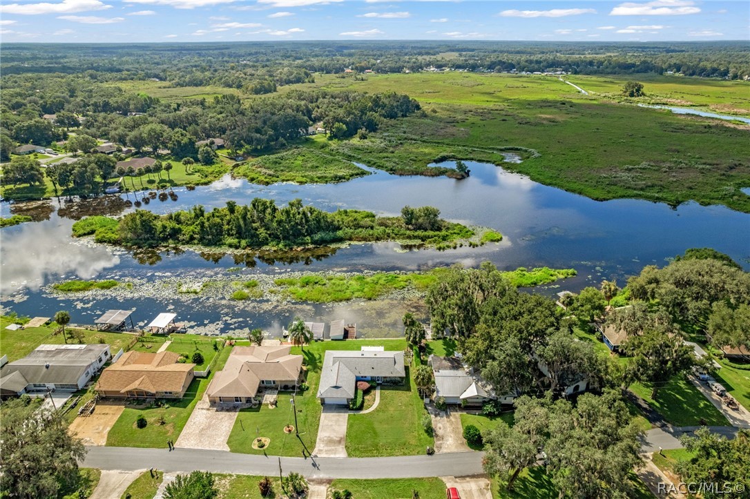 9122 E Point O Woods Drive, Inverness, FL 34453