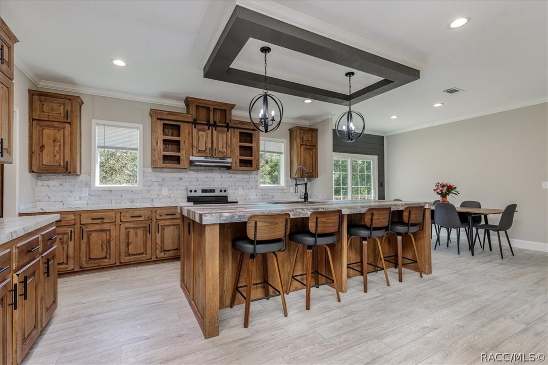 Massive Kitchen! Massive Kitchen!