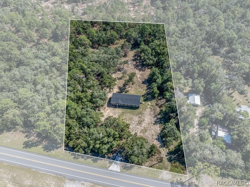 1.77 Acres of Country Living! 1.77 Acres of Country Living!