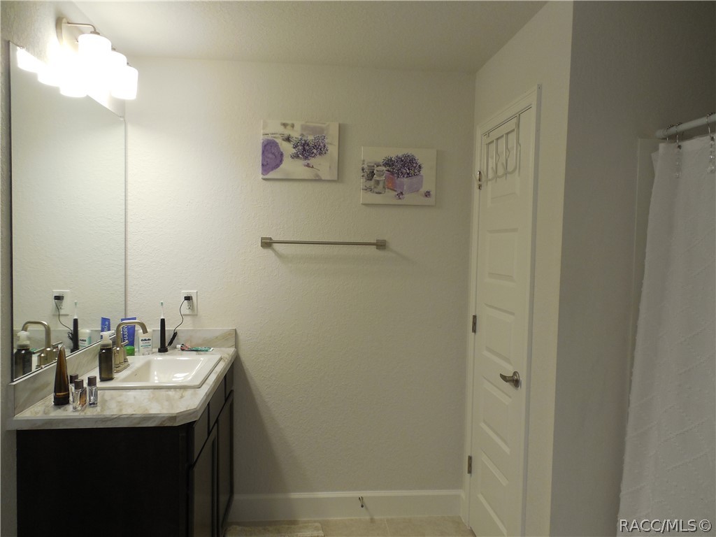 8135 N ISBEN Drive, Dunnellon, FL 34433