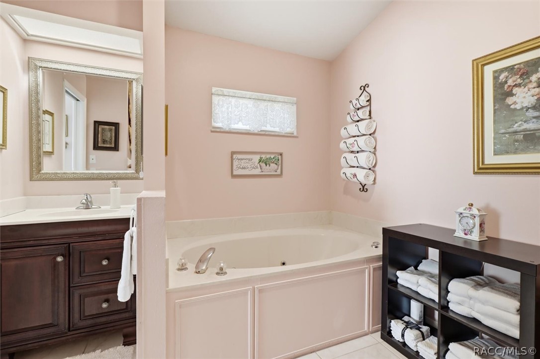 5855 W Nobis Circle, Homosassa, FL 34448