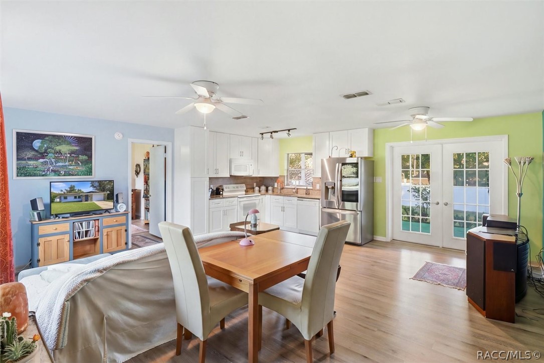2279 W Winter Place, Citrus Springs, FL 34434