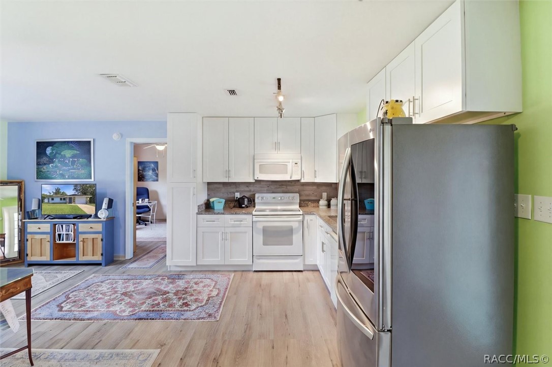 2279 W Winter Place, Citrus Springs, FL 34434