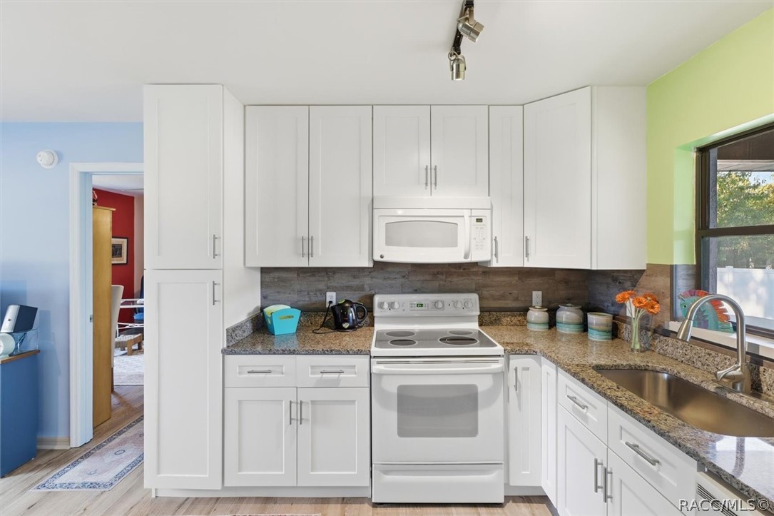 2279 W Winter Place, Citrus Springs, FL 34434