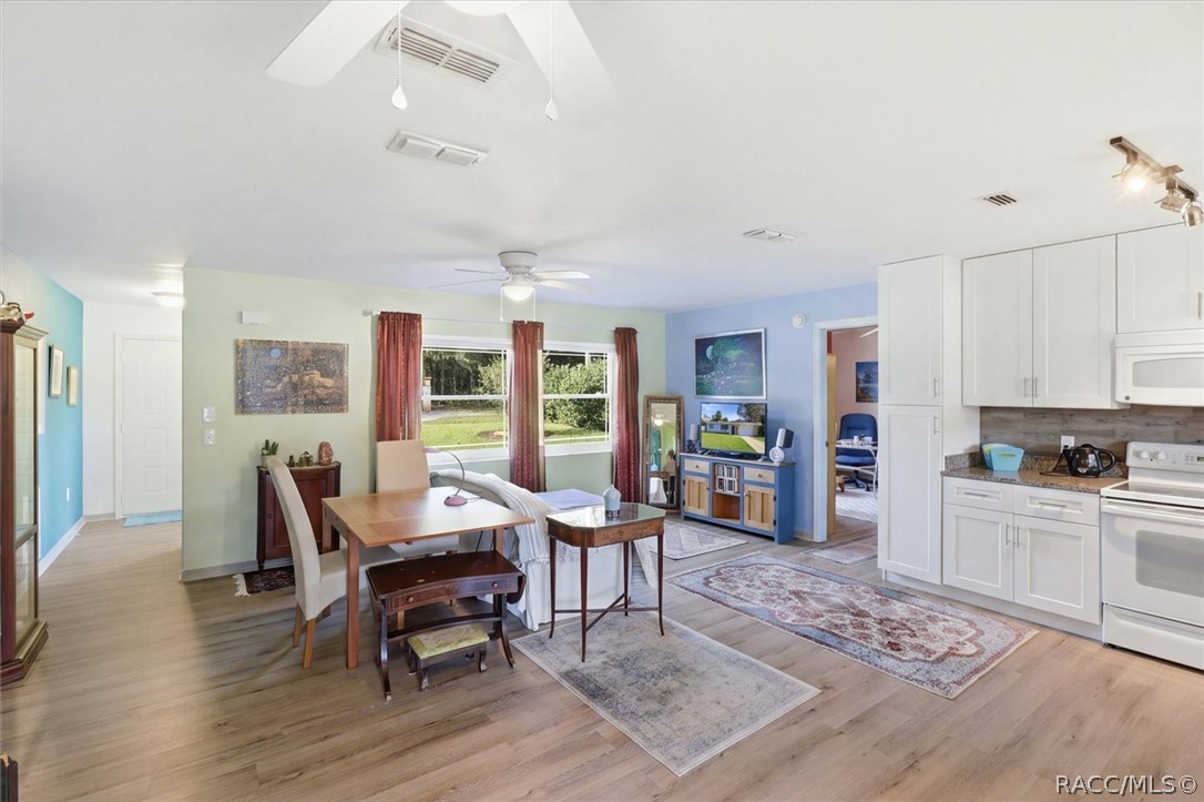 2279 W Winter Place, Citrus Springs, FL 34434