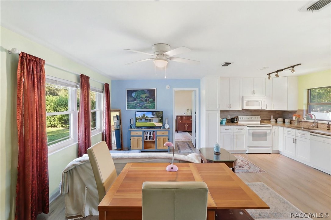 2279 W Winter Place, Citrus Springs, FL 34434