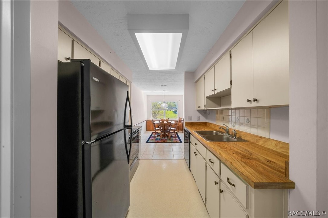 906 W Colbert Court, Beverly Hills, FL 34465