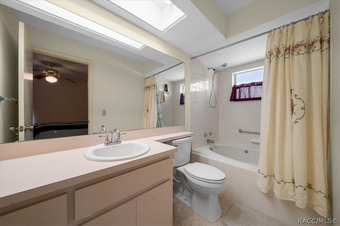 906 W Colbert Court, Beverly Hills, FL 34465