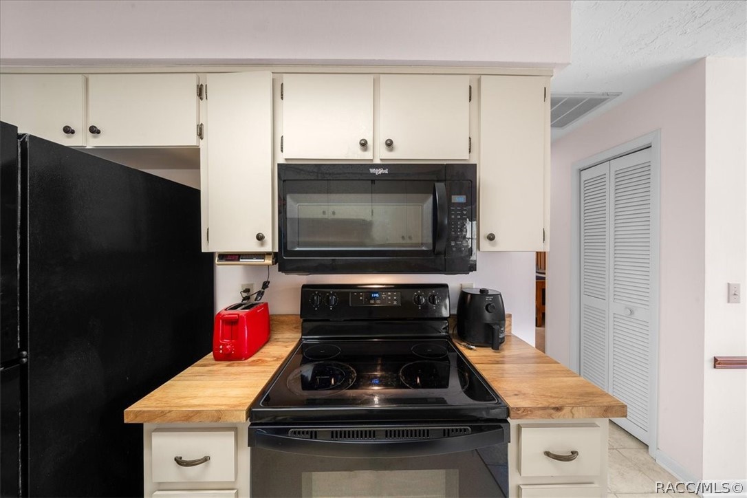 906 W Colbert Court, Beverly Hills, FL 34465