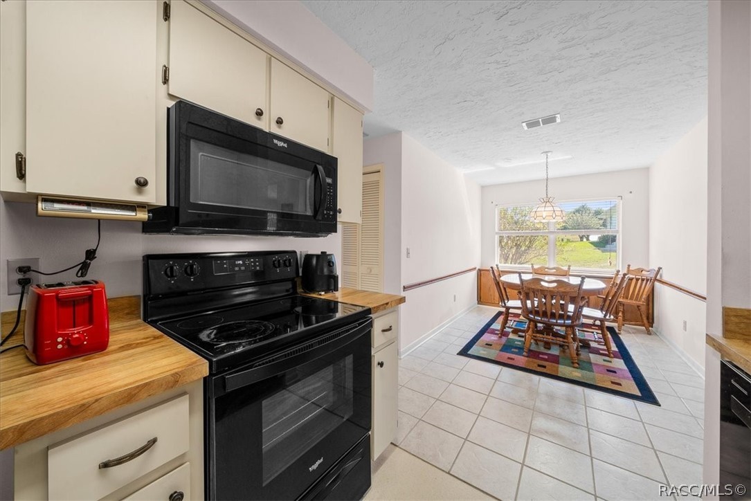 906 W Colbert Court, Beverly Hills, FL 34465