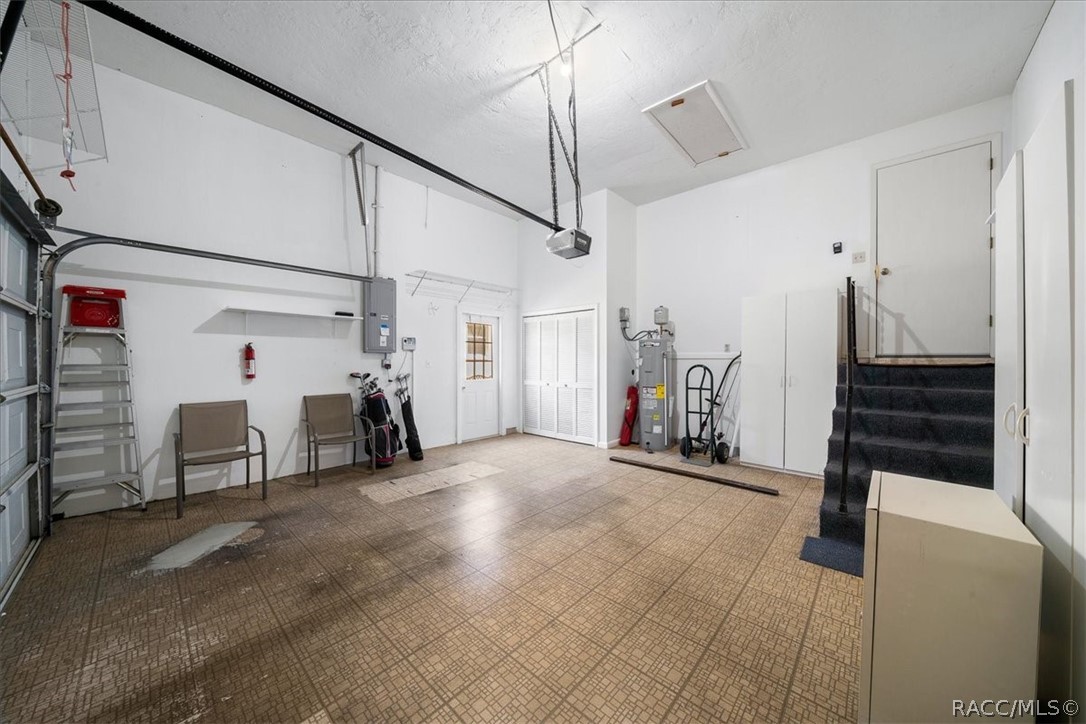 906 W Colbert Court, Beverly Hills, FL 34465