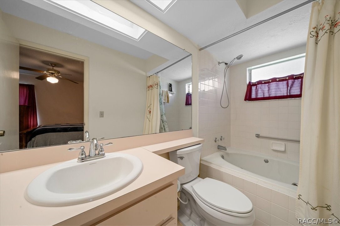 906 W Colbert Court, Beverly Hills, FL 34465