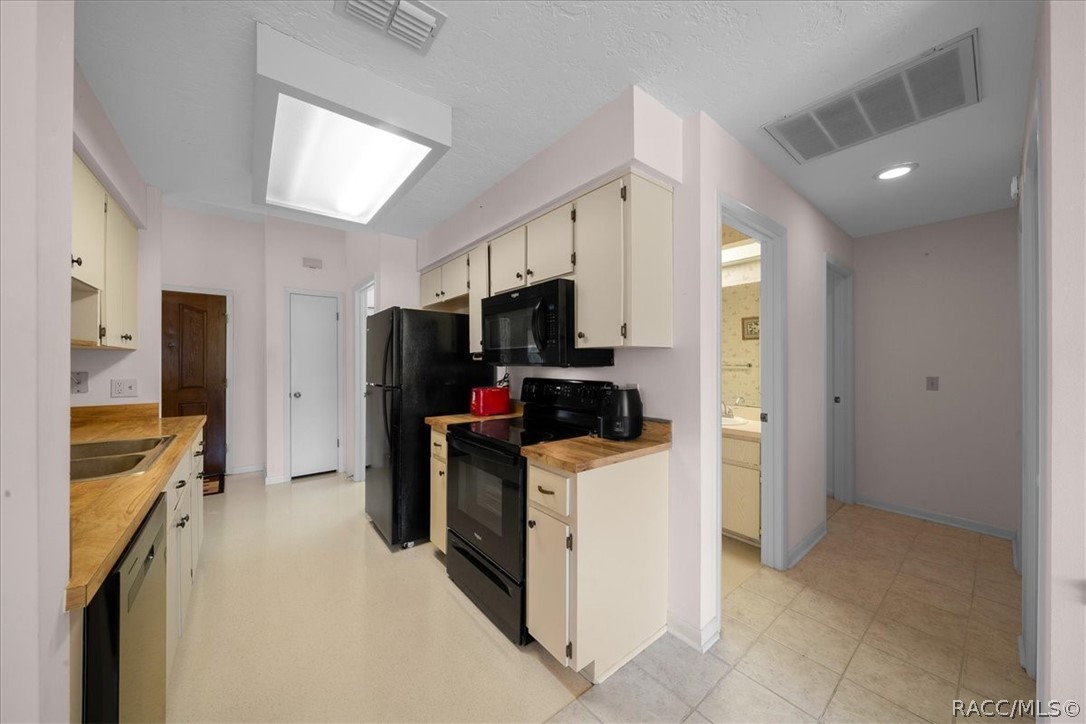906 W Colbert Court, Beverly Hills, FL 34465
