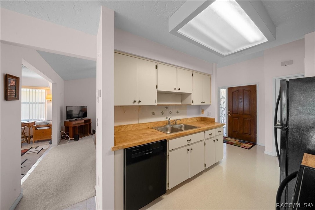 906 W Colbert Court, Beverly Hills, FL 34465