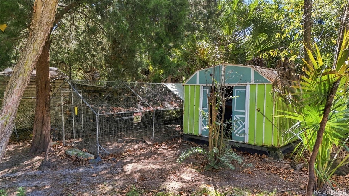 Hen house and run.
