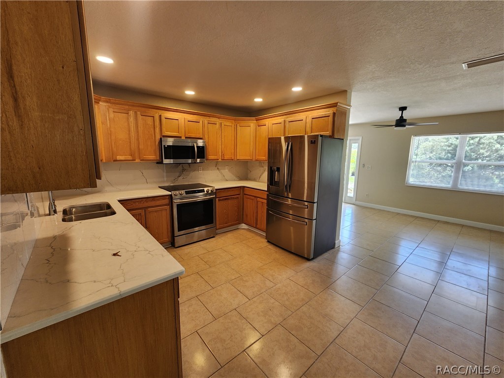 7421 W 7 Rivers Drive, Crystal River, FL 34429