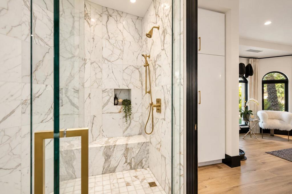 Bath 2 in Main House shower