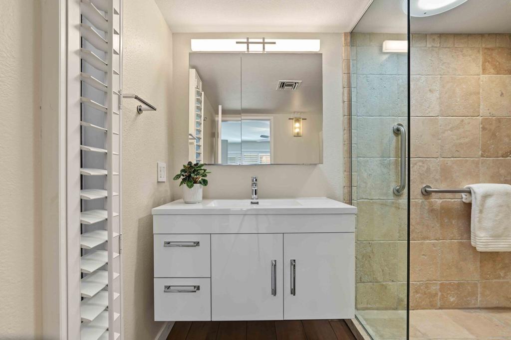 38-web-or-mls-4881 Winner Circle Unit B-
