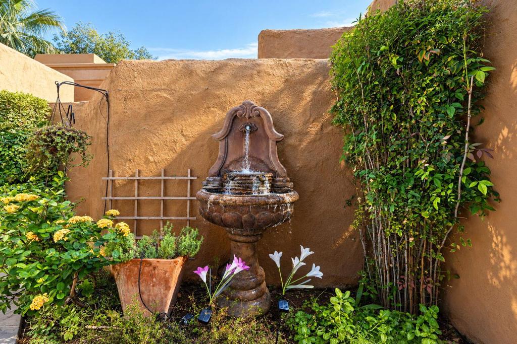 87-web-or-mls-Sunlit Mediterranean Garde