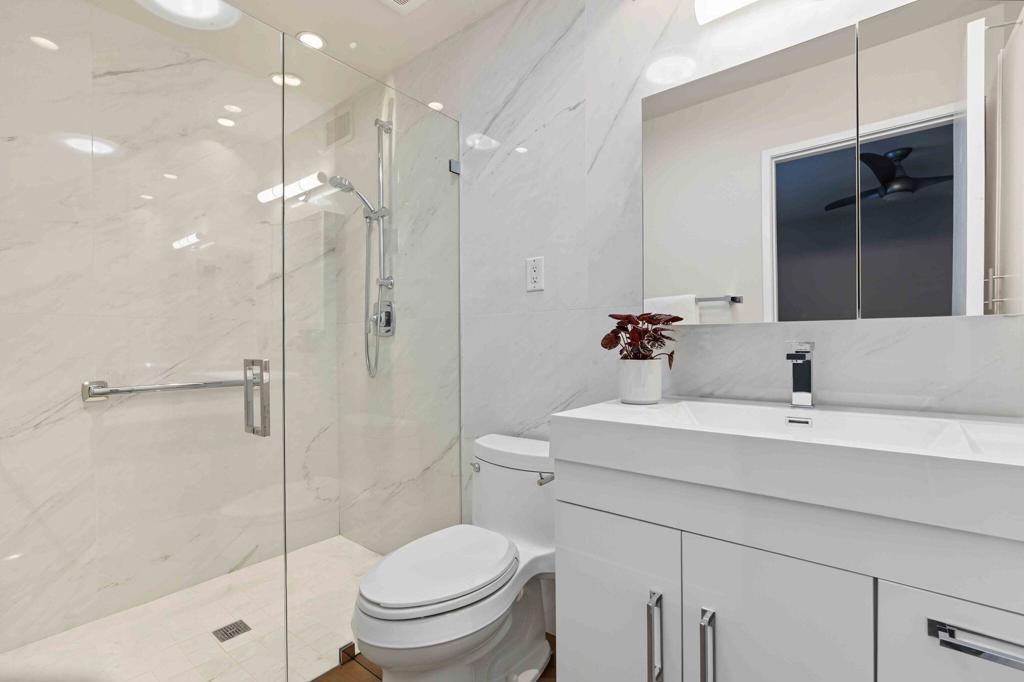 44-web-or-mls-4881 Winner Circle Unit B-