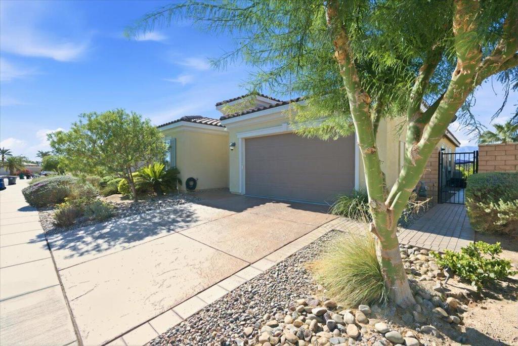 04-Corner Driveway View