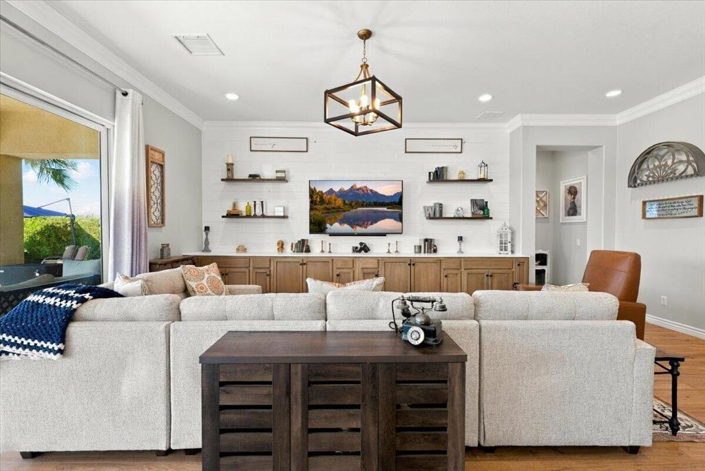 19-Family Room