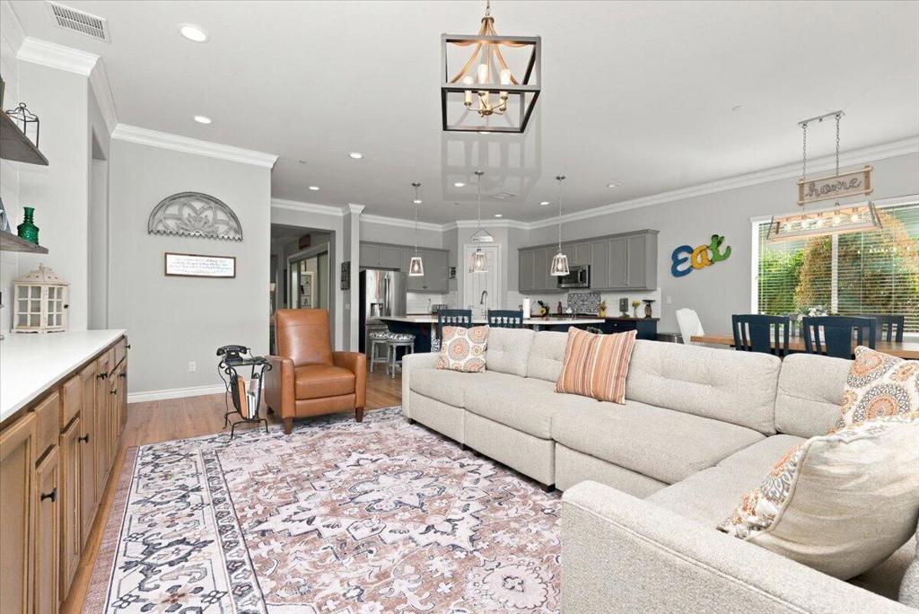 18-Family Room